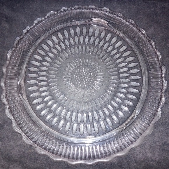 Vintage Federal Glass Sunflower Pattern Footed Cake Plate Size 12 in EUC - Picture 6 of 8